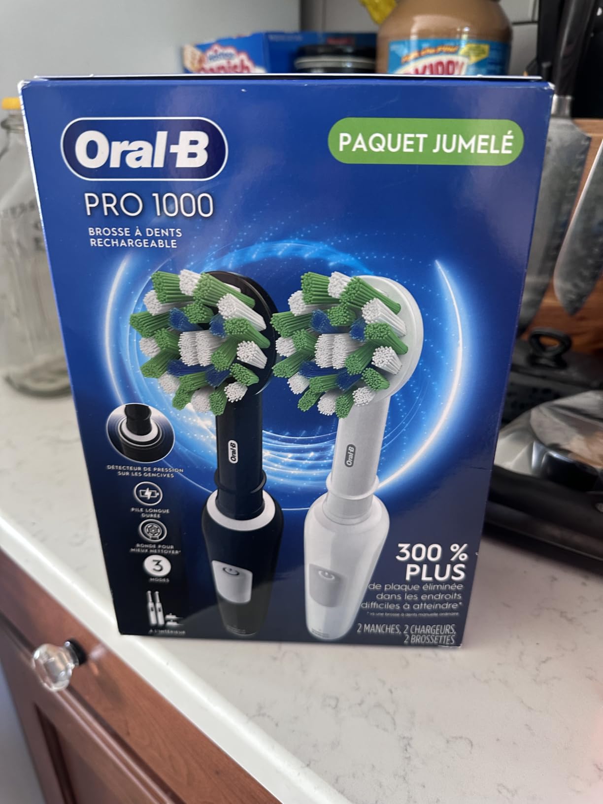 Oral-B Pro 1000 CrossAction Electric Toothbrush, Black and White, 2 Count customer photo 1