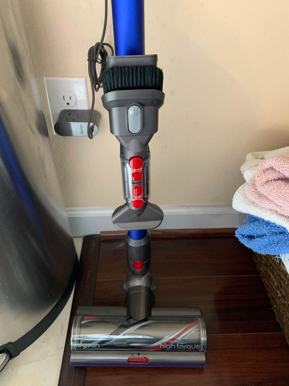 Dyson V11 Torque Drive Cordless Vacuum Cleaner, Blue customer photo 1