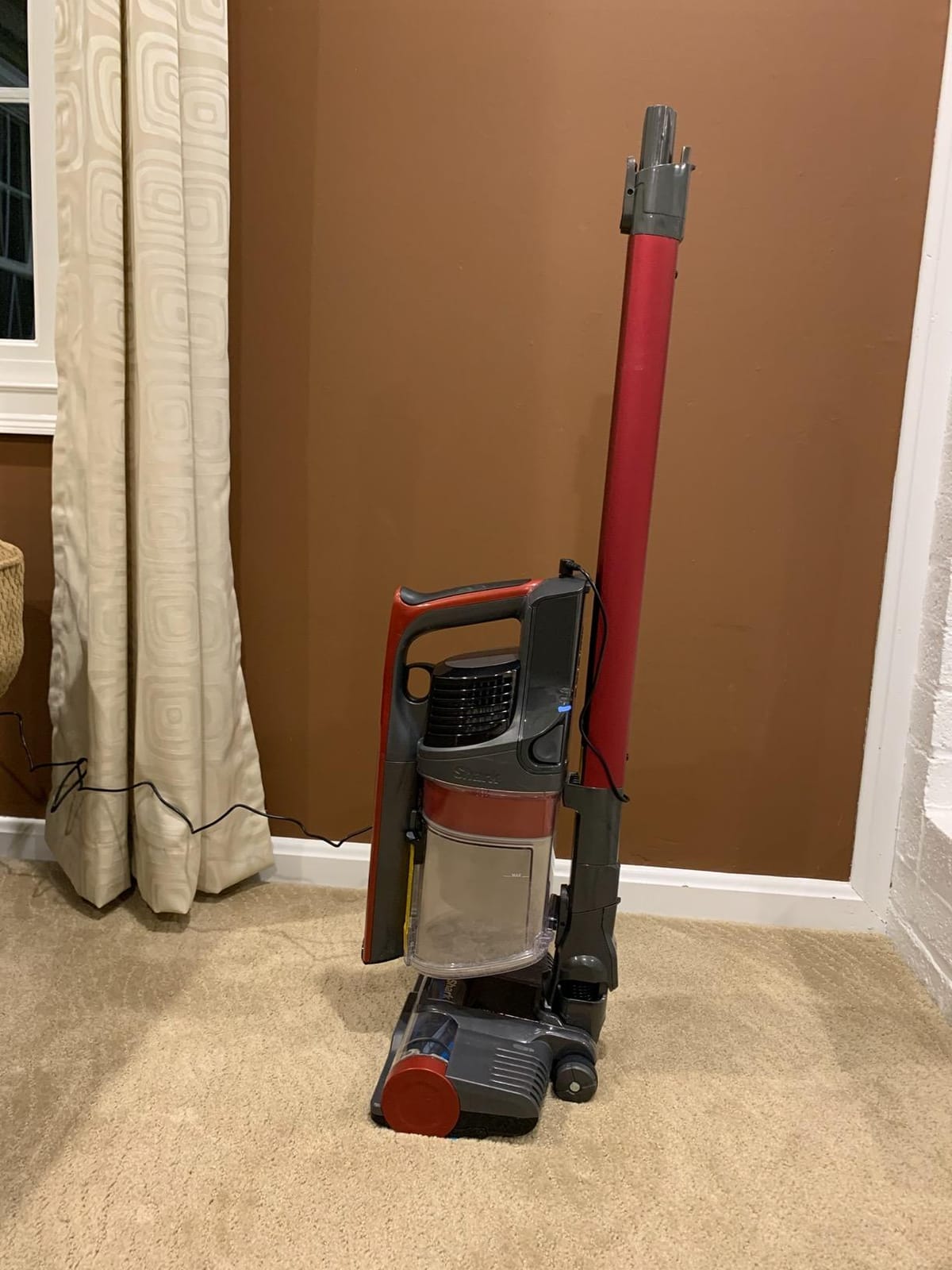 Shark Cordless Vacuum Cleaner, Red, IZ362H customer photo 1