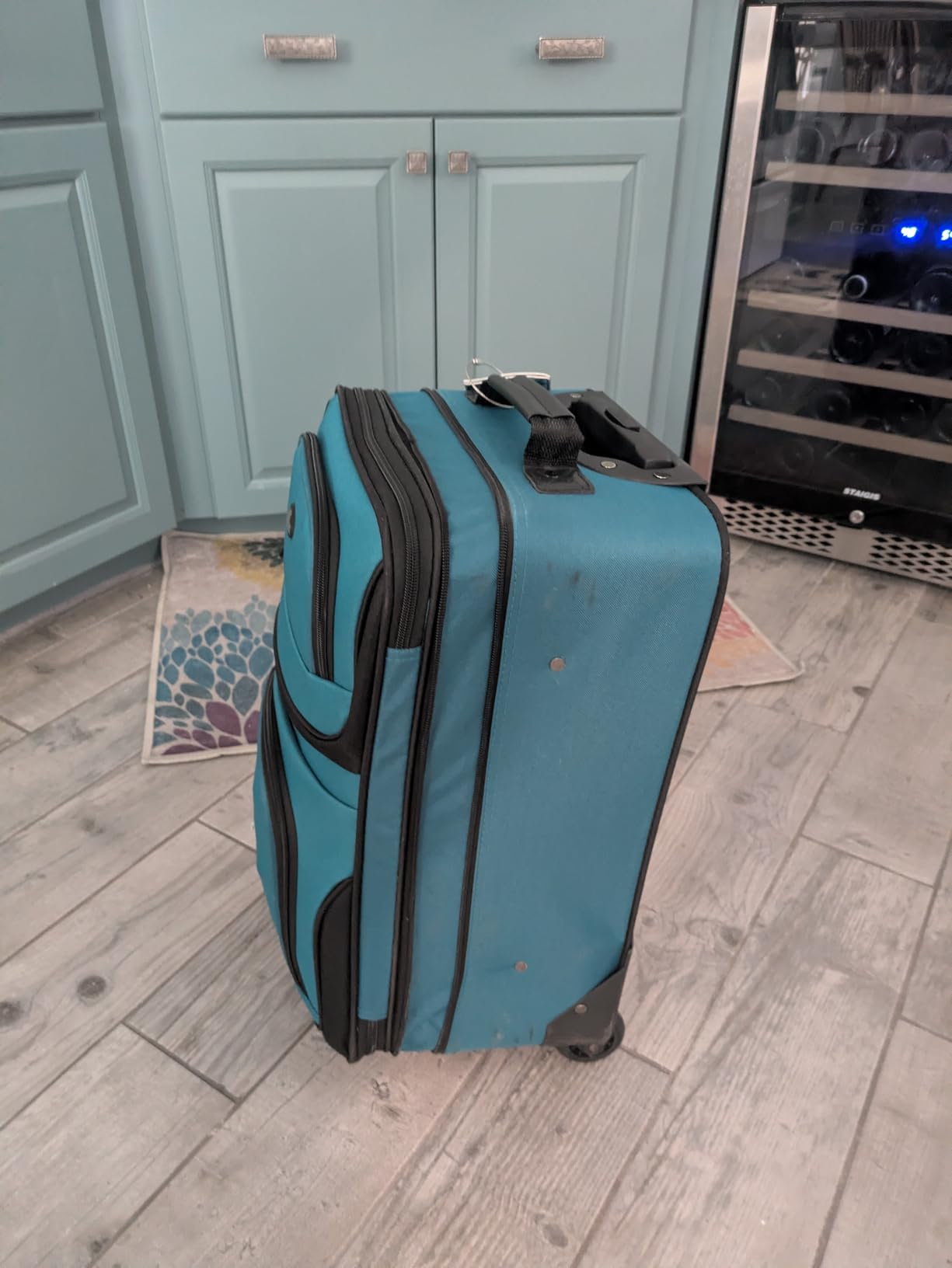 U.S. Traveler Rio Lightweight Softside Rolling Carry-on Suitcase, 2-Wheel Set, Teal customer photo 1