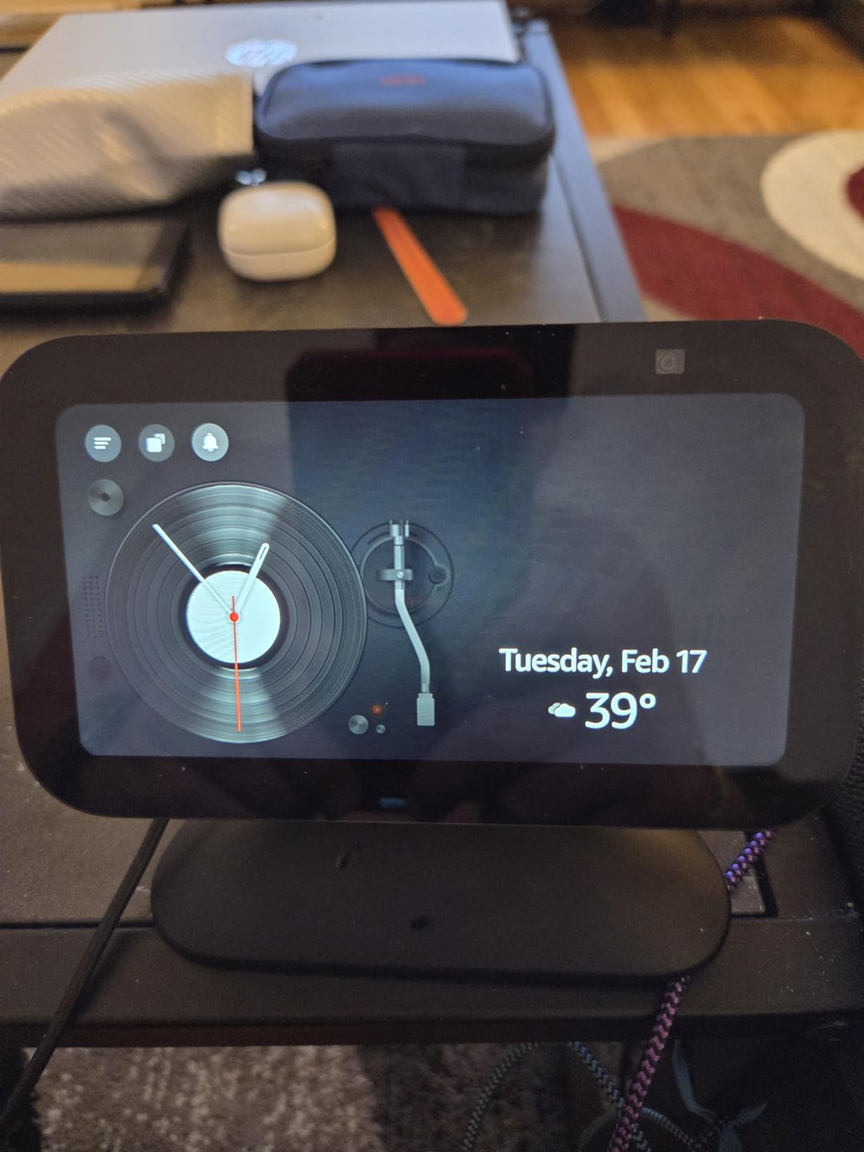 Amazon Echo Show 5 (newest model), Smart display, Designed for Alexa+, 2x the bass and clearer sound, Glacier White customer photo 2