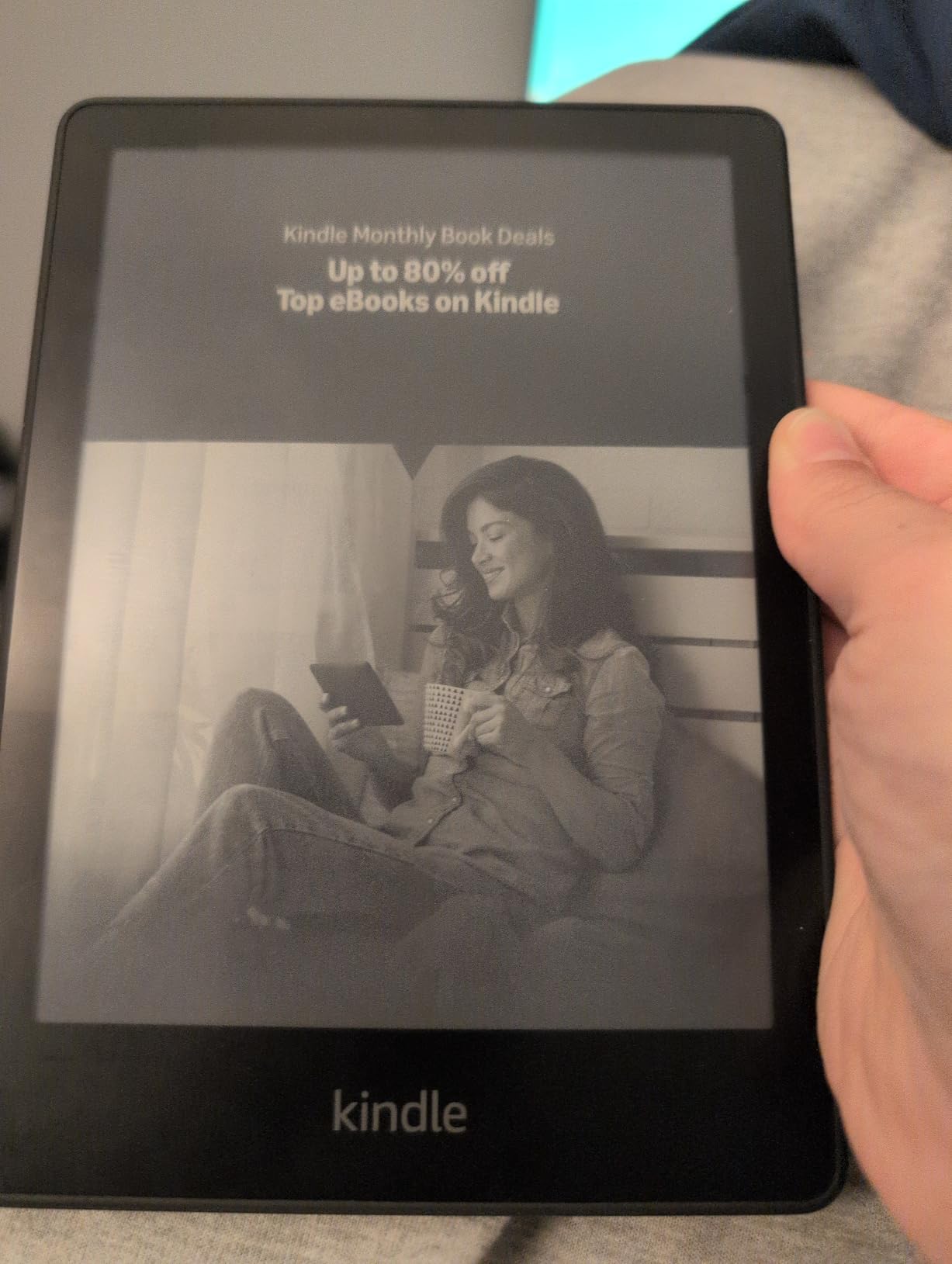 Amazon Kindle Paperwhite (16 GB) – Now with a larger display, adjustable warm light, increased battery life, and faster page turns – Black customer photo 1