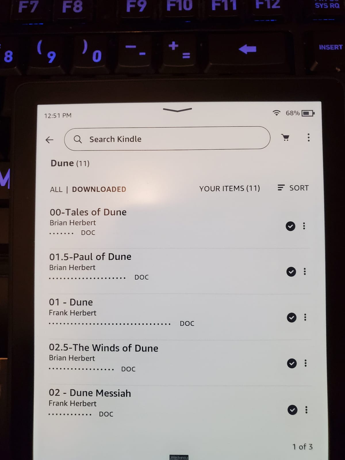 Amazon Kindle Paperwhite (16 GB) – Now with a larger display, adjustable warm light, increased battery life, and faster page turns – Black customer photo 2