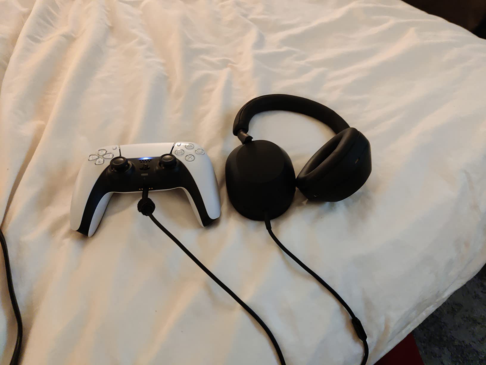 Sony WH-1000XM5 Premium Noise Cancelling Wireless Headphones, Silver customer photo 1
