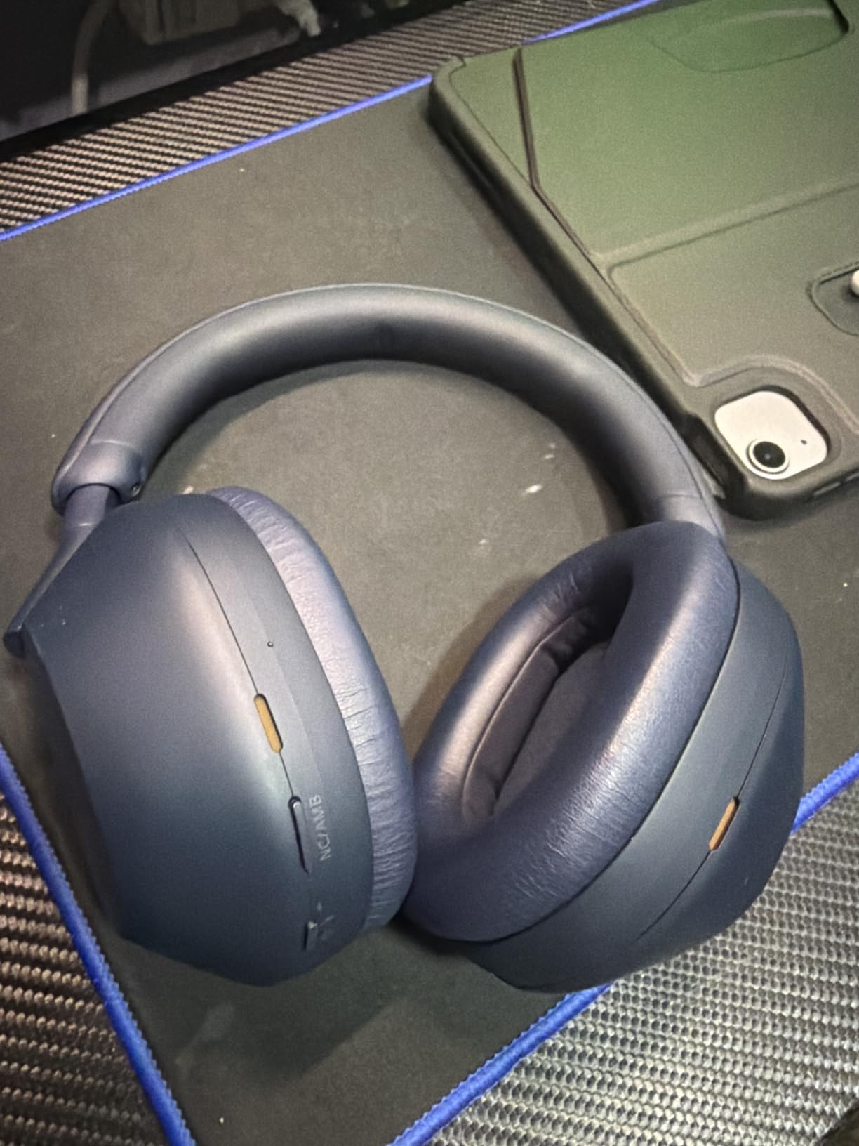 Sony WH-1000XM5 Premium Noise Cancelling Wireless Headphones, Silver customer photo 2