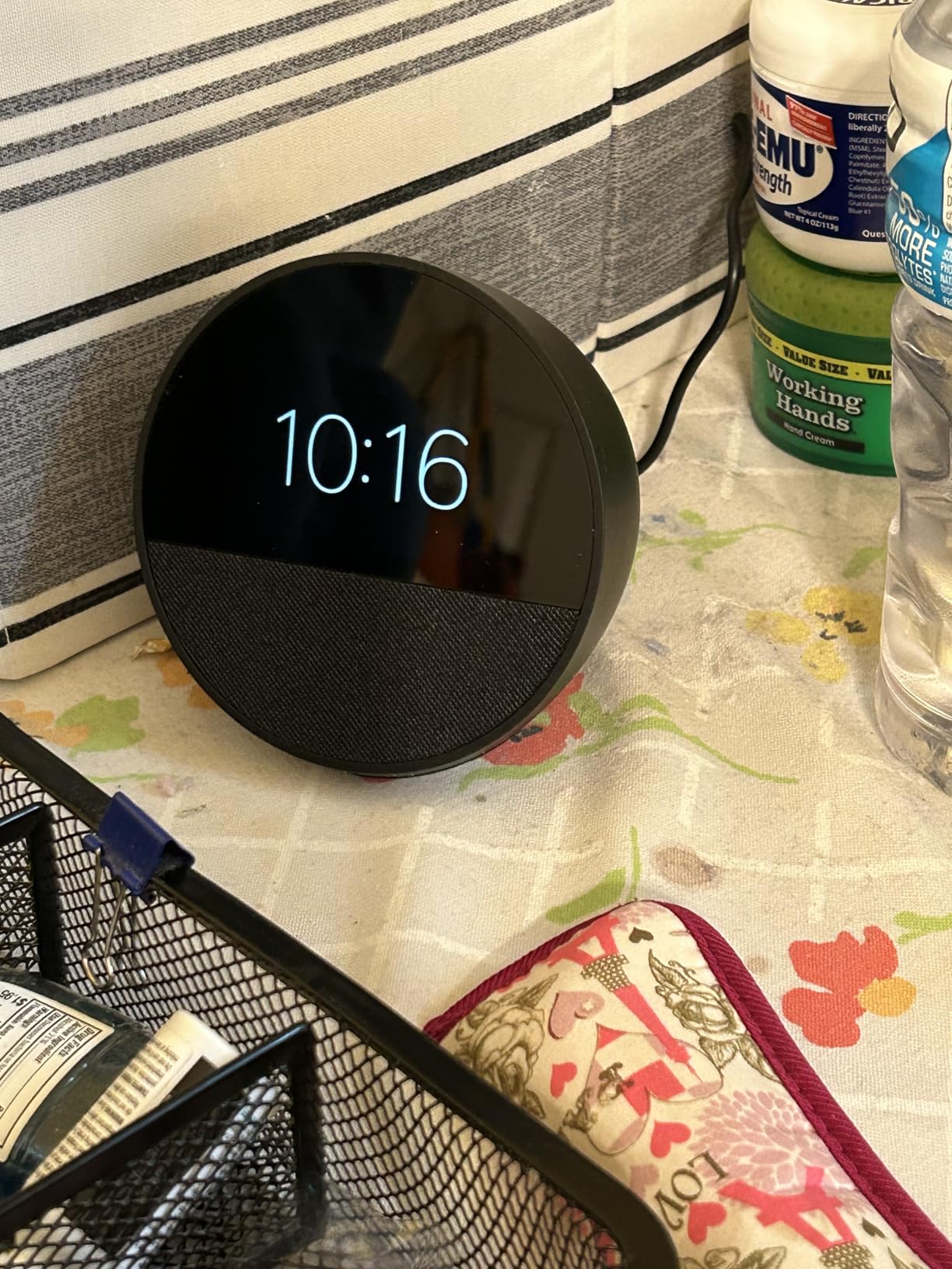Amazon Echo Spot (newest model), Great for nightstands, offices and kitchens, Smart alarm clock, Designed for Alexa+, Black customer photo 2