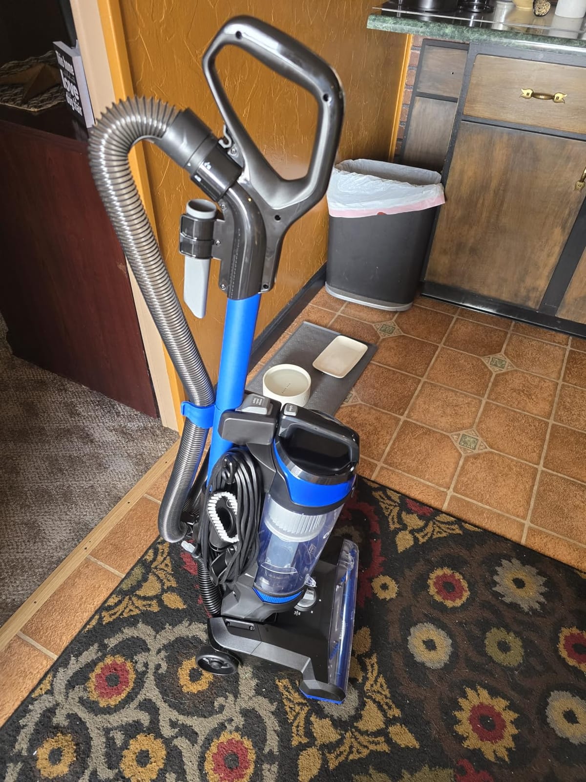 Bissell CleanView Rewind Pet Bagless Vacuum with Automatic Cord Rewind, Active Extension Wand for Hard-to-Reach Areas, Powerful Suction & Multi-Surface Cleaning, 3534 customer photo 2