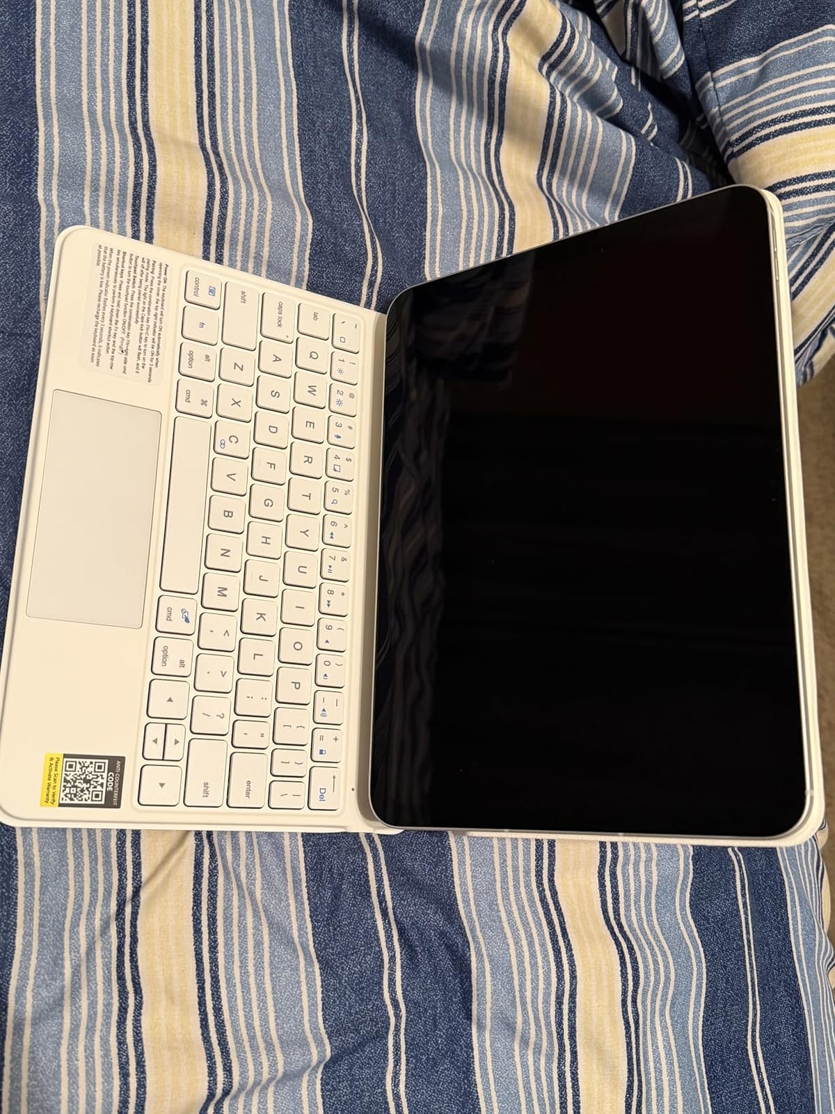 runelk Keyboard Case for iPad 10th Generation 2022 & 11th (A16, 2025) – Magic-Style Keyboard with Multi-Touch Trackpad – Floating Cantilever Stand – Magnetic Case for iPad 10.9 inch 10th / 11th Gen. customer photo 1