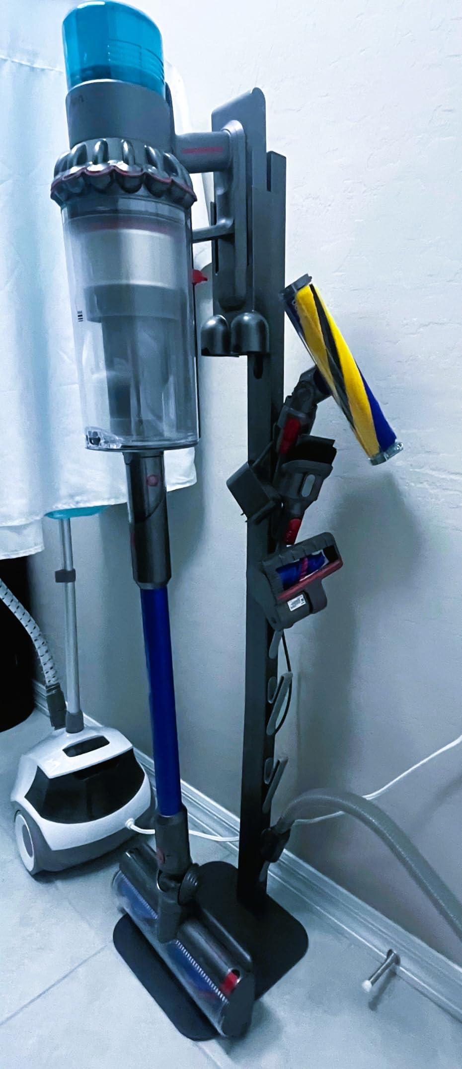 Dyson Gen5outsize Cordless Vacuum, 250AW, 3 Power Modes, Up to 140 Minutes,² XL bin, Illumination Reveals dust, HEPA Filtration, All Floor Types customer photo 1