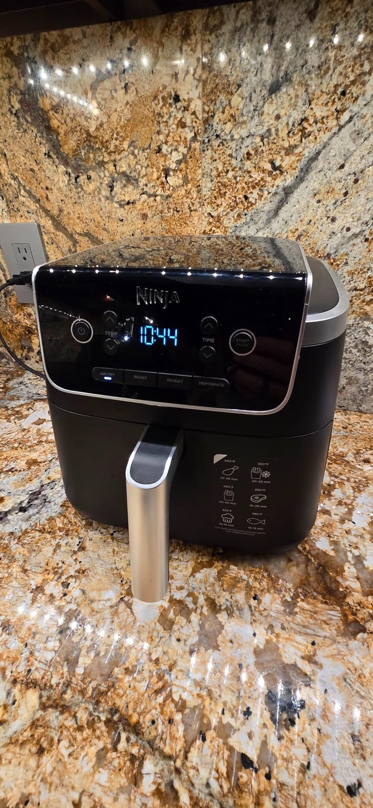 Ninja Air Fryer Pro XL, 6.5 Qt, 7-in-1, Grey, AF182AMZ customer photo 2