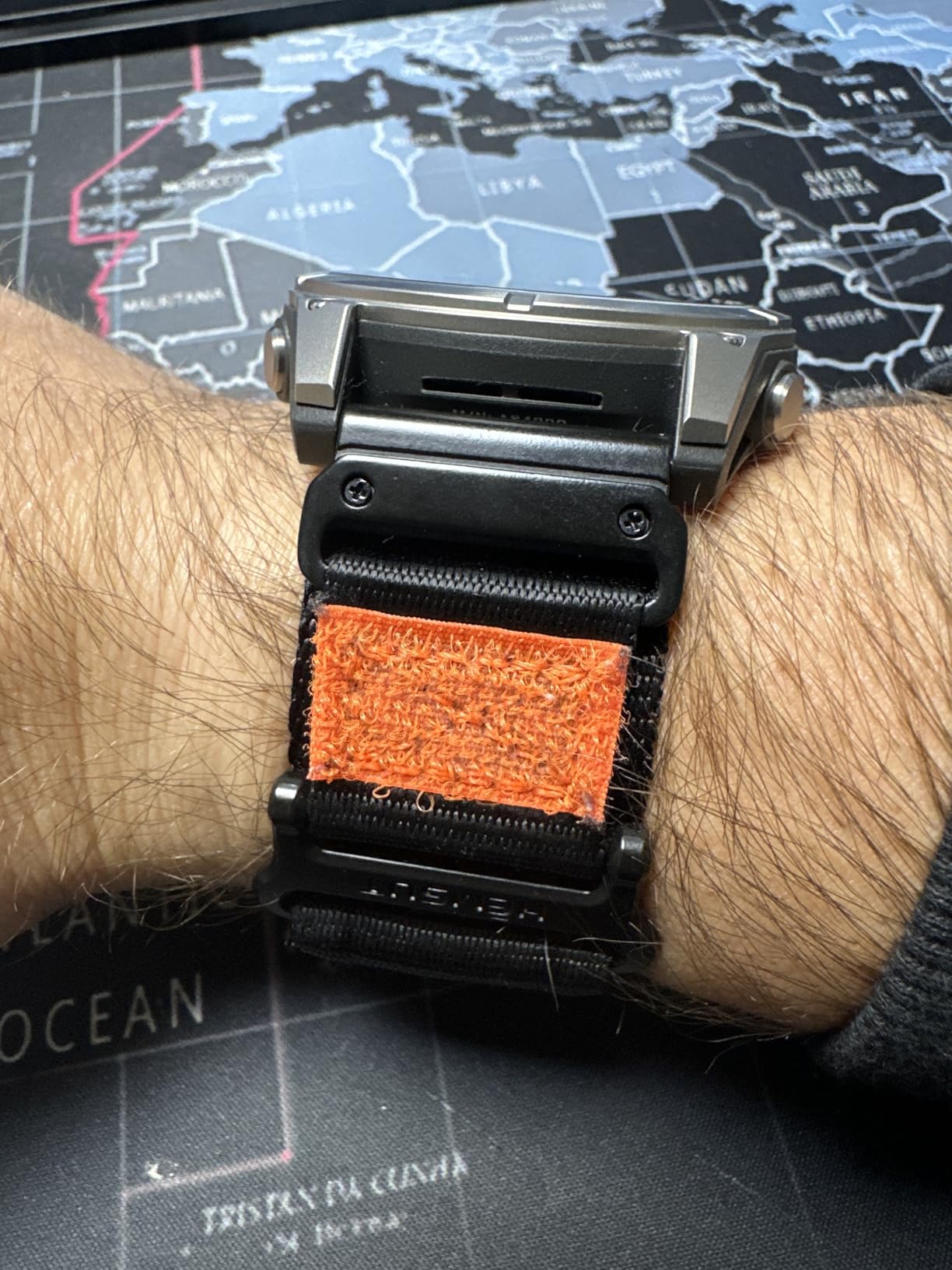 Garmin fēnix® 8, Sapphire, 47mm, Titanium, Spark Orange/Graphite customer photo 2