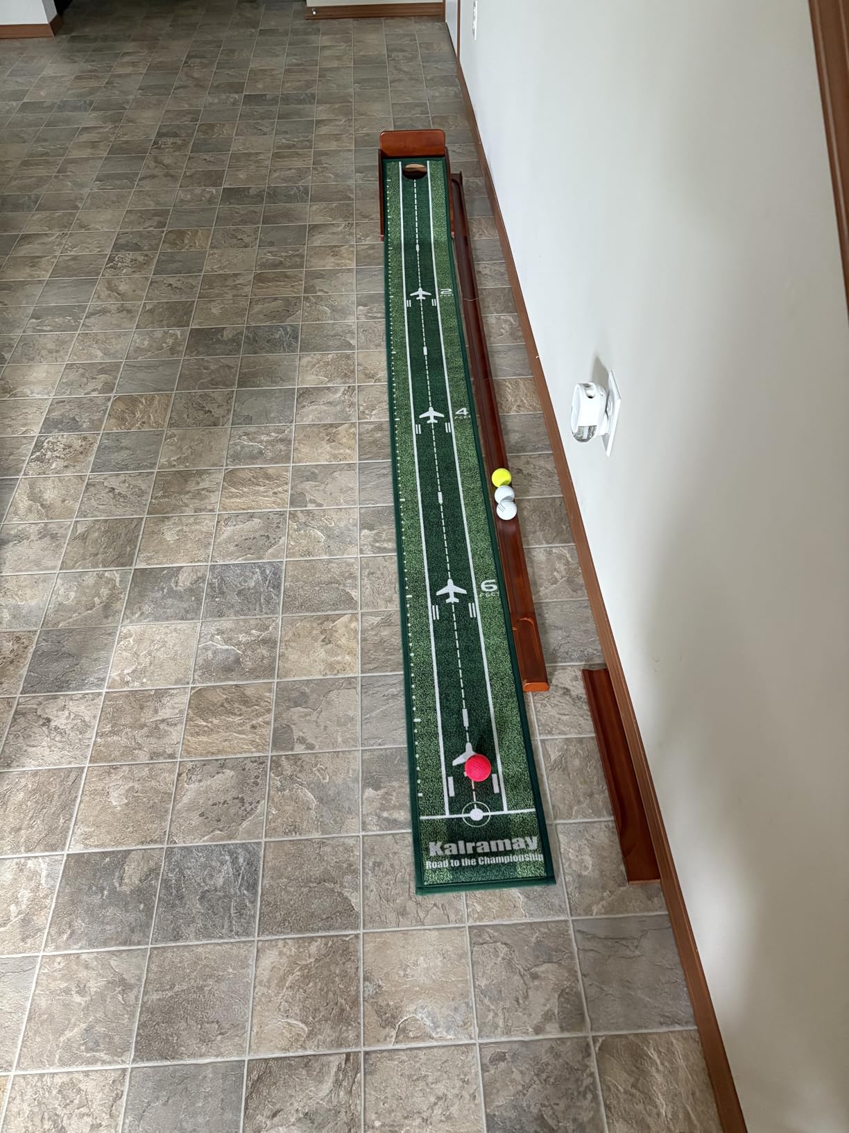 Kalramay Putting Green Indoor Golf Putting Mat – Easy to Assemble with Automatic Ball Return, Wrinkle-Free Close to Real Green Speed, Suitable for Office, Recreation Room, Patio customer photo 1