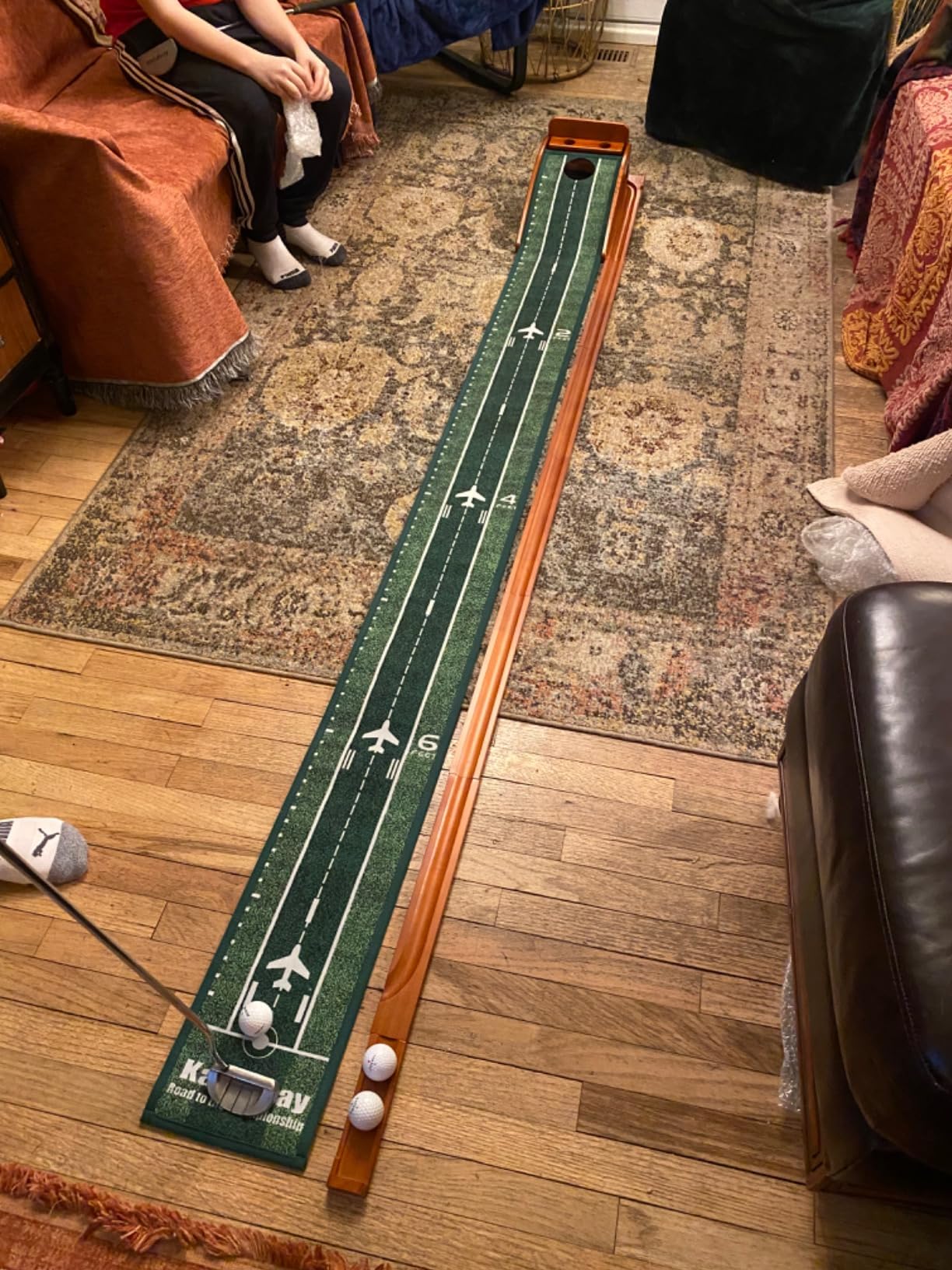 Kalramay Putting Green Indoor Golf Putting Mat – Easy to Assemble with Automatic Ball Return, Wrinkle-Free Close to Real Green Speed, Suitable for Office, Recreation Room, Patio customer photo 2