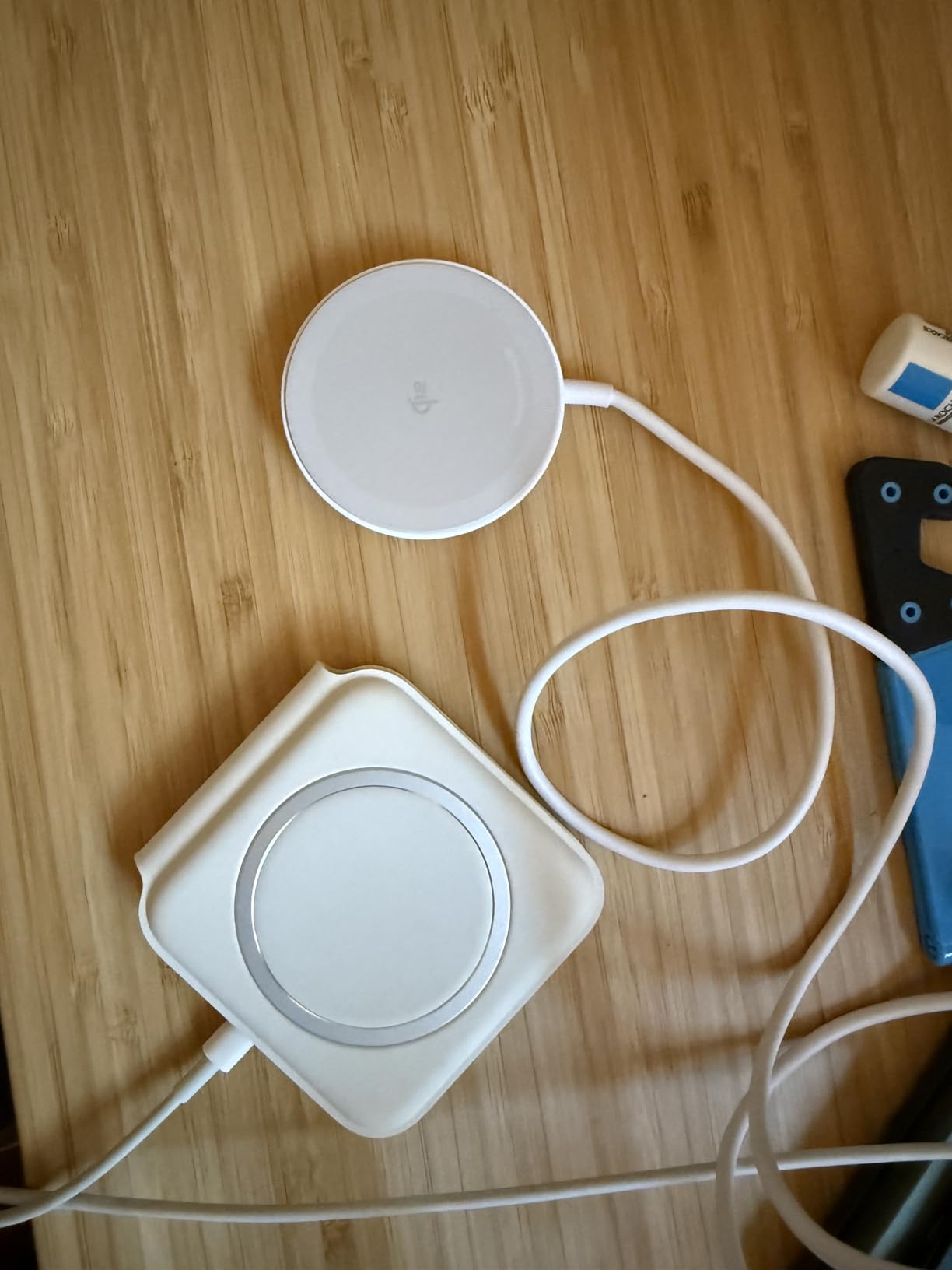 Anker Zolo MagSafe-Compatible Wireless Charger with Qi2 15W Fast Charging customer photo 1