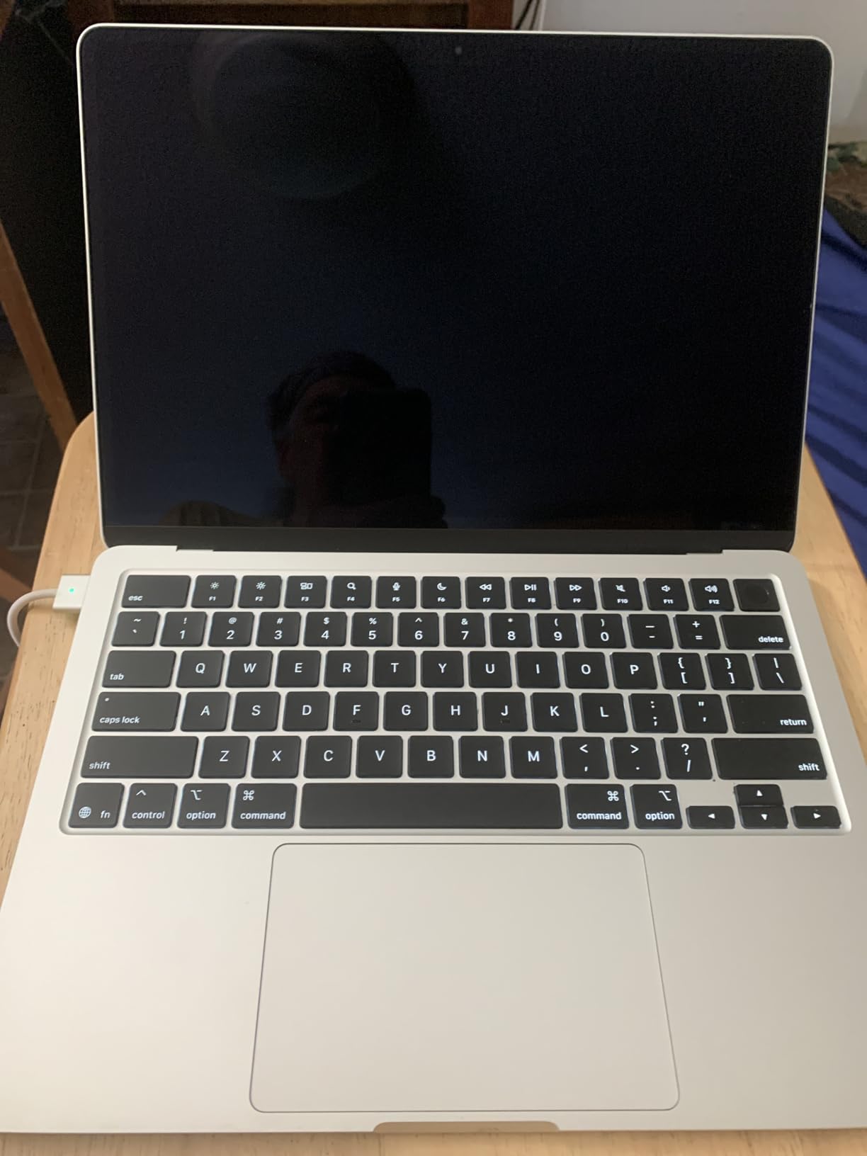 Apple 2025 MacBook Air 13-inch Laptop with M4 chip: Built for Apple Intelligence, 13.6-inch Liquid Retina Display, 24GB Unified Memory, 512GB SSD Storage, 12MP Center Stage Camera, Touch ID; Midnight customer photo 2