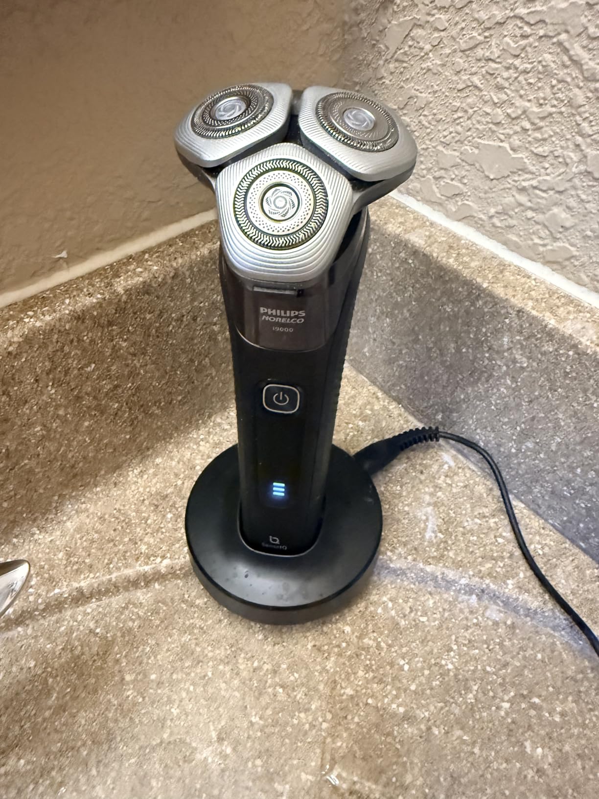 Philips Norelco i9000 Electric Shaver, Ink Black customer photo 1