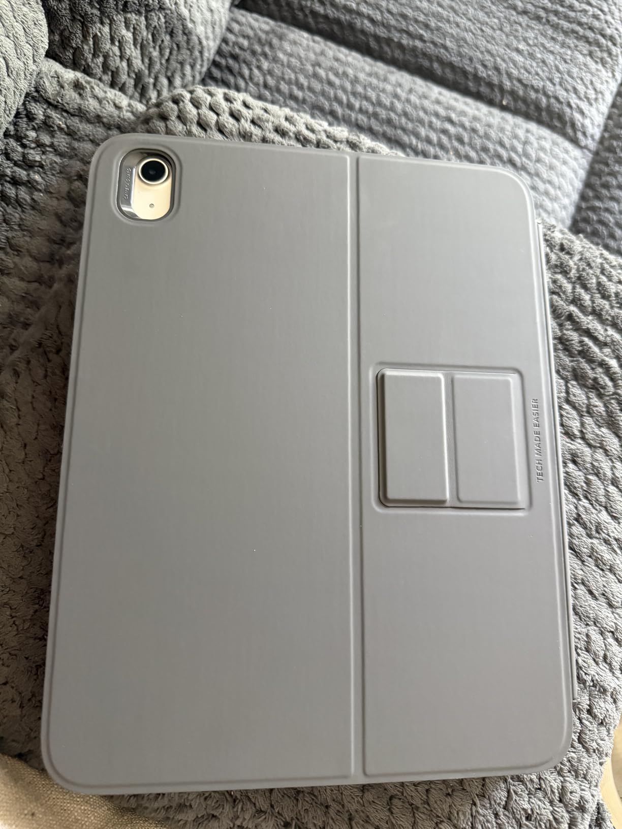 ESR for iPad (A16) 11th/10th Gen Case with Keyboard, Ultra-Light customer photo 2