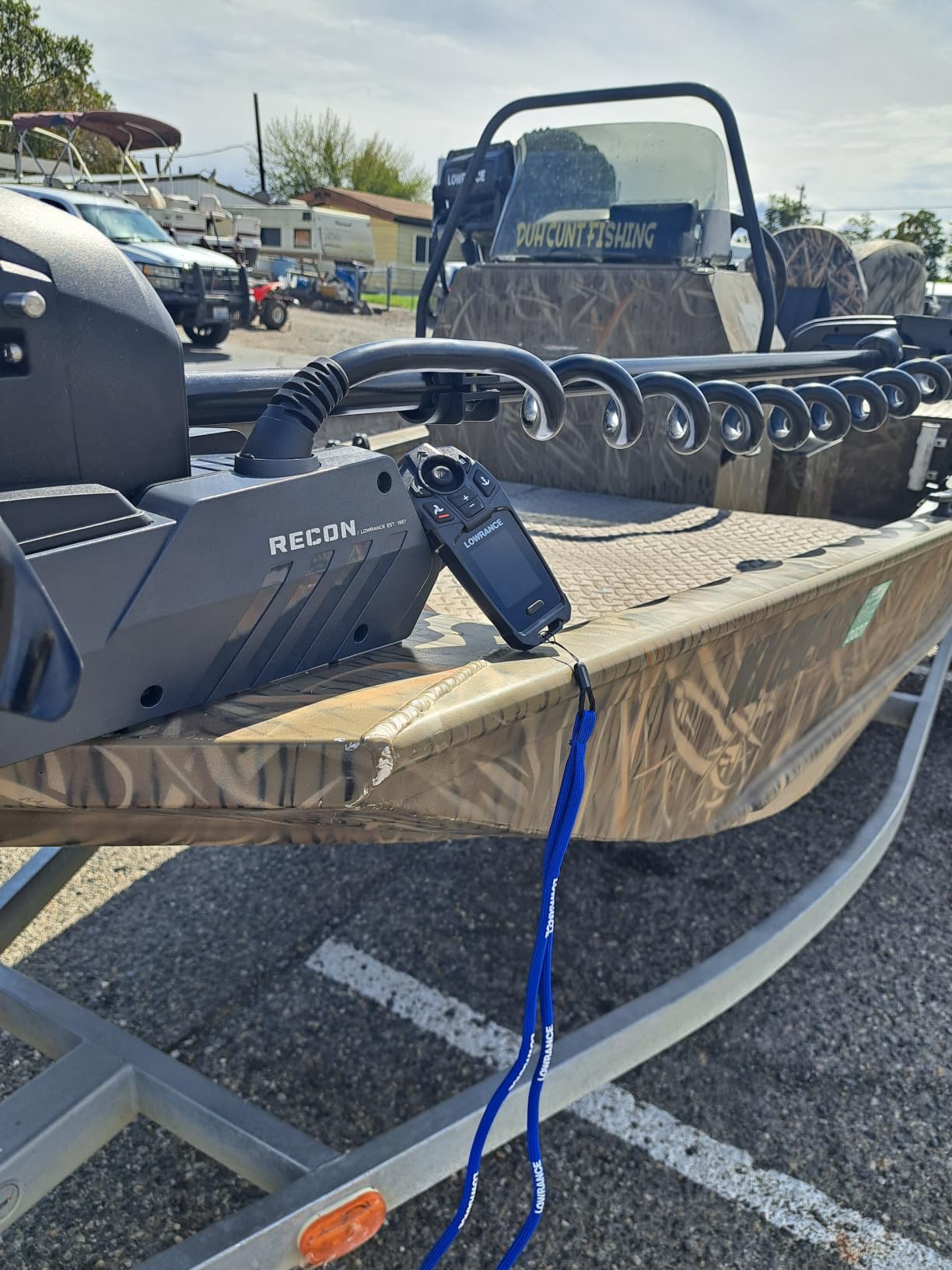 Lowrance Recon Freshwater 54-inch Trolling Motor with FreeSteer Joystick Remote, Wireless Foot Pedal, HDI Nosecone, 000-16173-001 customer photo 1