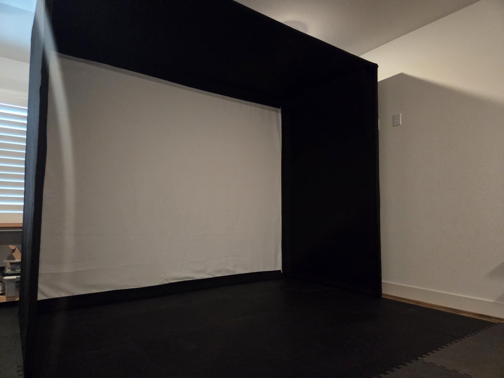 Diandian Golf Simulator Enclosure Kit 10 x 8 ft with 4K-Ready Impact Screen customer photo 1