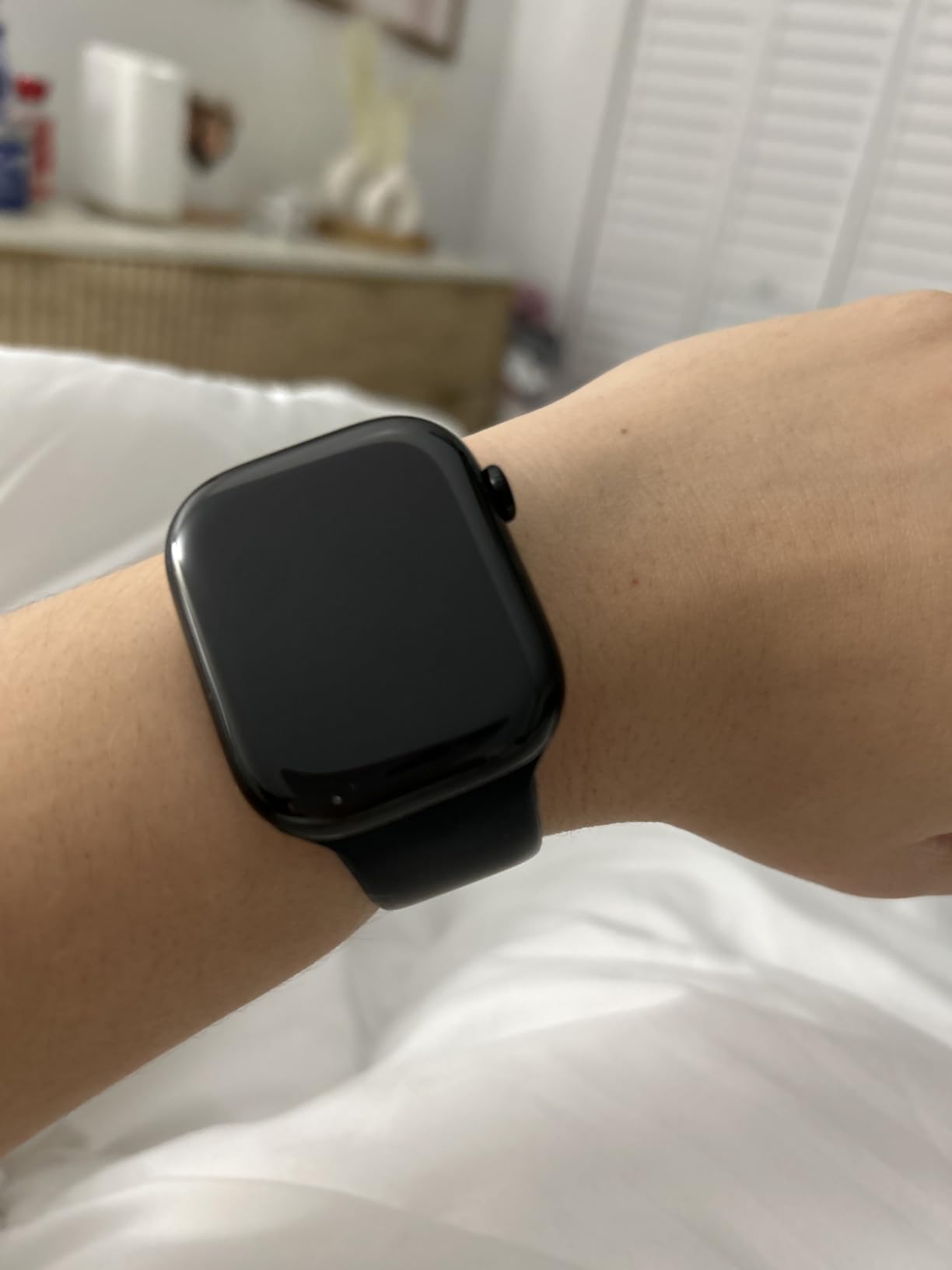 Apple Watch Series 11 [GPS 46mm] Smartwatch with Jet Black Aluminum Case with Black Sport Band - M/L. Sleep Score, Fitness Tracker, Health Monitoring, Always-On Display, Water Resistant customer photo 2