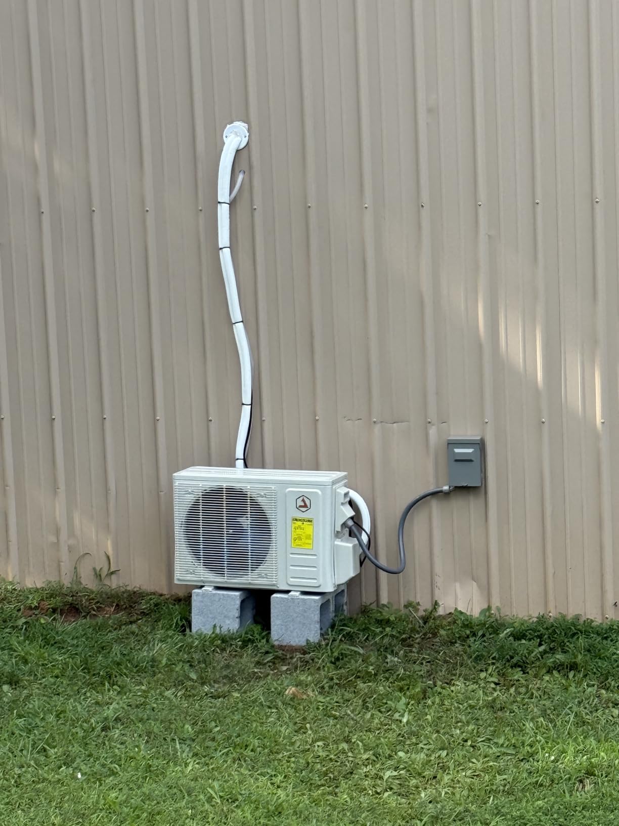 Albott 12,000 BTU Mini Split Air Conditioner and Heater SEER2 18, 115V customer photo 2