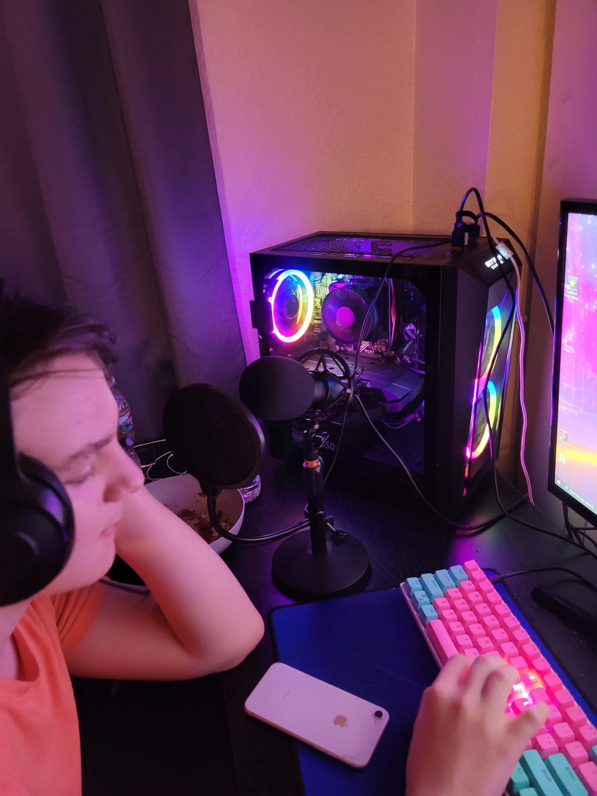 Skytech Gaming PC Desktop, Ryzen 7 9850X3D, RX 9070 XT, 32GB RAM, 2TB SSD customer photo 1