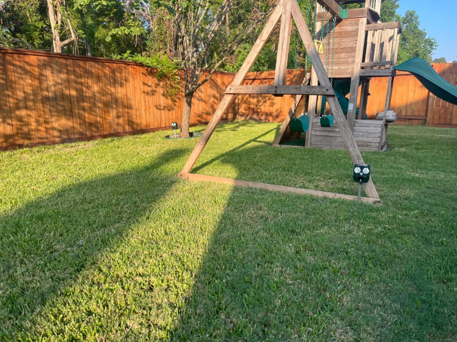 Solar Animal Repeller, Ultrasonic Repellent, Motion Detection, LED Flashing Light, Dog, Cat Repellent, Squirrel, Raccoon, Skunk, Rabbit, Rodent, Fox, Deer, etc. customer photo 1